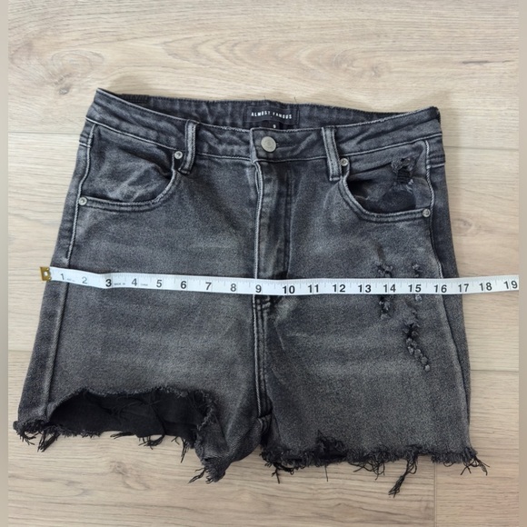 Almost Famous Woman’s shorts 🩳 - Picture 5 of 7